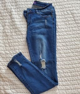 Distressed womens size 9 skinny jeans